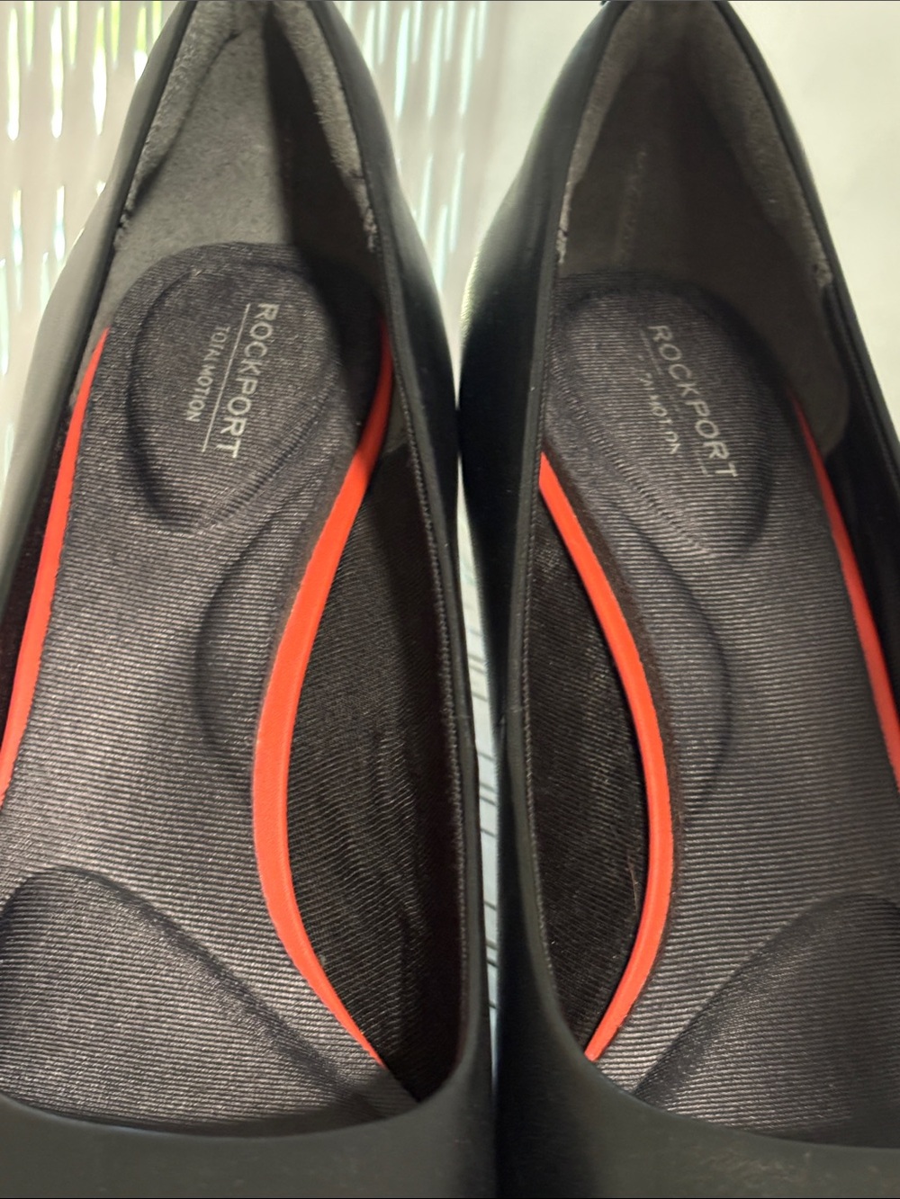 Rockport Total Motion Black leather Pointed-Toe heel pumps - Picture 8 of 11